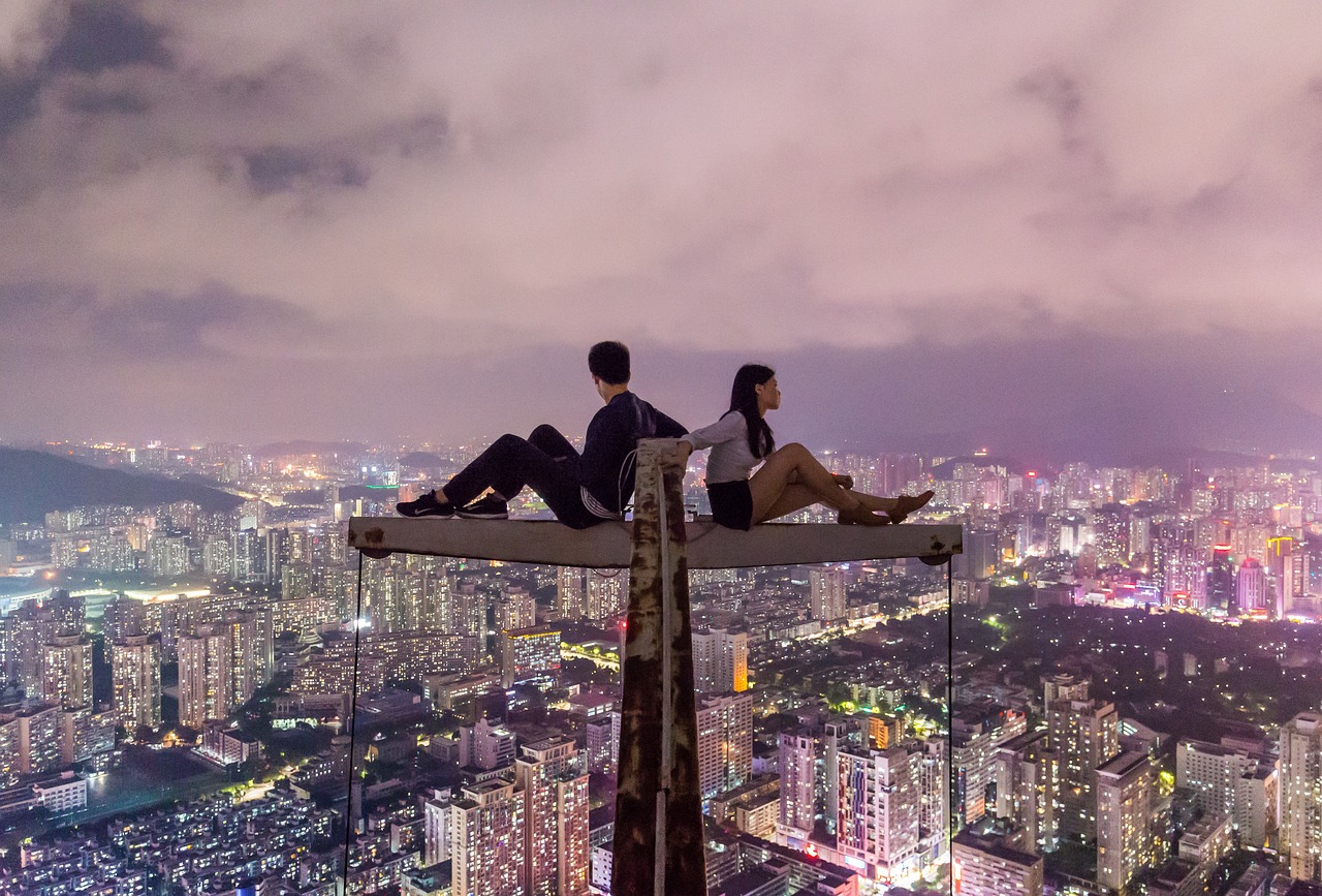 裸婚时代，现代都市爱情与婚姻的挑战